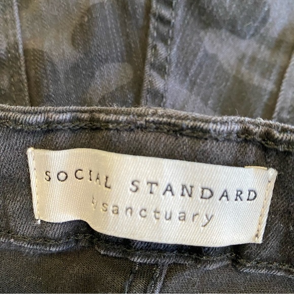 Social Standard by Sanctuary Black Camo Jeggings Sz 6 - Picture 8 of 9